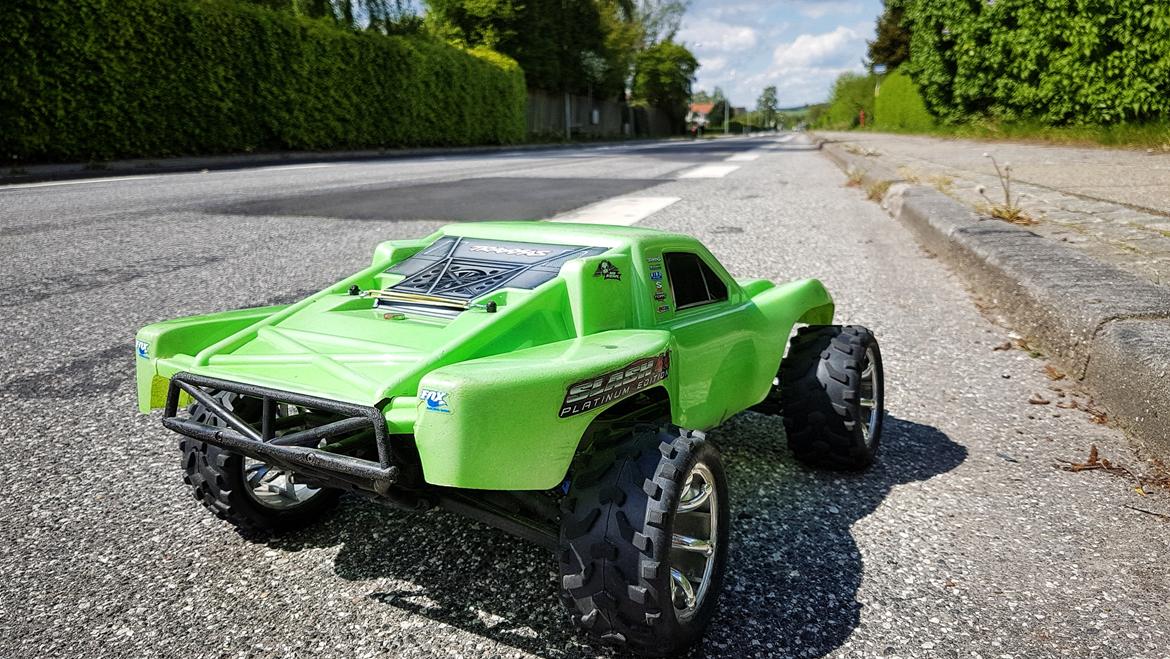 Buggy Traxxas Slash 4x4 Ultimate - Den godt baskede body jeg fik med bilen billede 2