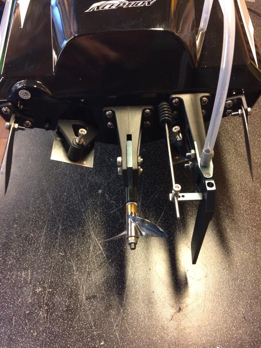 Båd HydroPro Inception - Så er den klar. Alle bolte har fået locktit billede 17