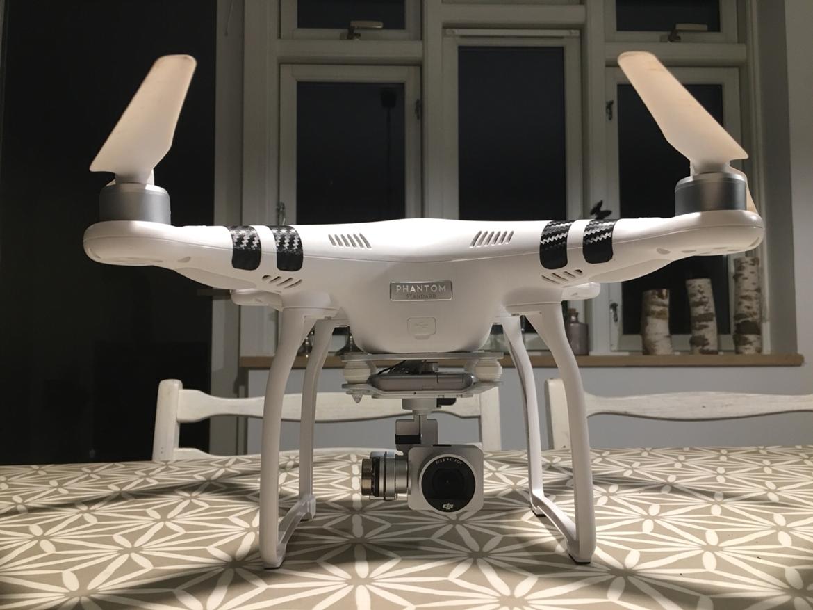 Multirotor DJI PHANTOM 3 STANDARD - Så kom der lidt Carbon Detaljer på, det klædte hende ! billede 9