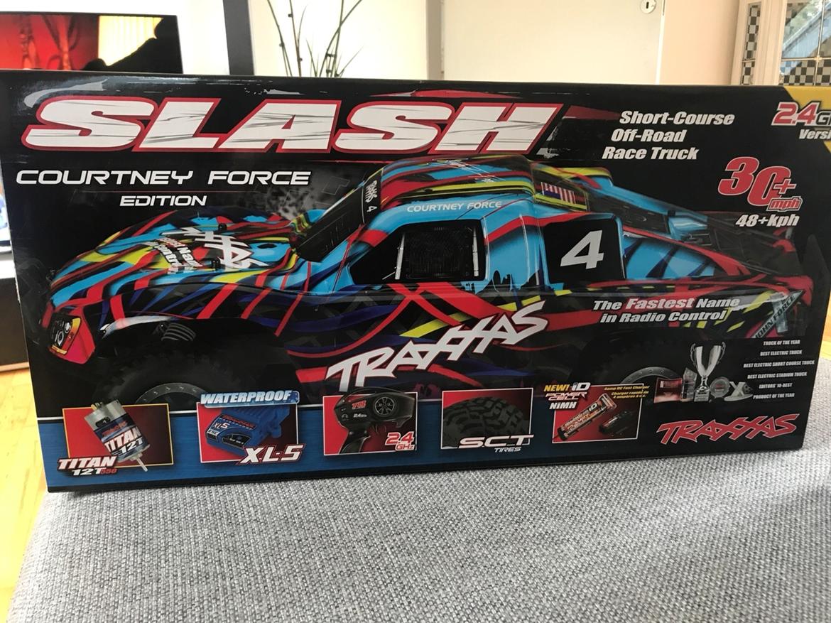 Bil Traxxas slash Courtney Force Edition billede 1