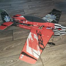 Fly RCF Extra 330 superlite (solgt)