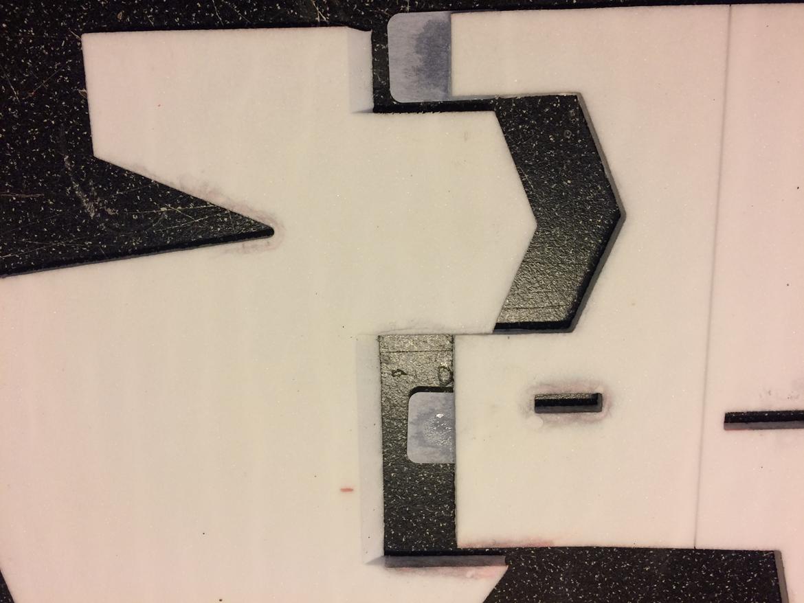 Fly H-King F-35 - Jeg aner ikke hvordan Hobby King ville lave de her ror hængsler, der stod ikke noget om dem, så jeg lavede mit eget design af filt hængsler. billede 4