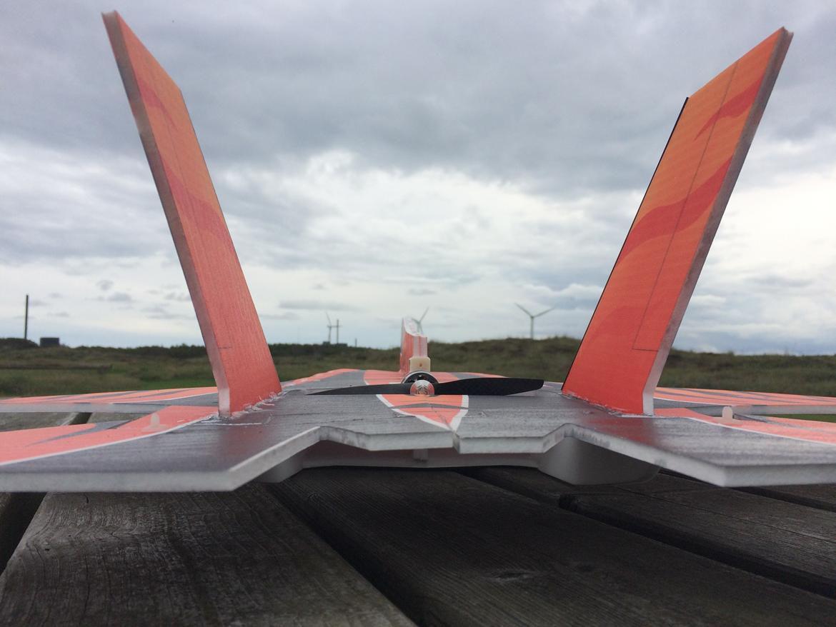 Fly H-King F-35 - Tænk så "skæv" var den efter første tur. Fik rette det lidt om, men den er stadigvæk "skæv" billede 8