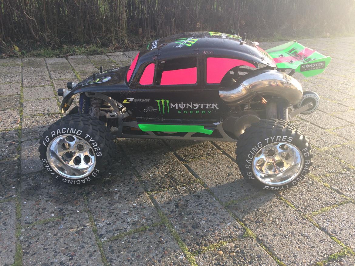 Bil FG Baja Beetle - Ser meget cool ud med truck dæk med hvid skrift billede 1