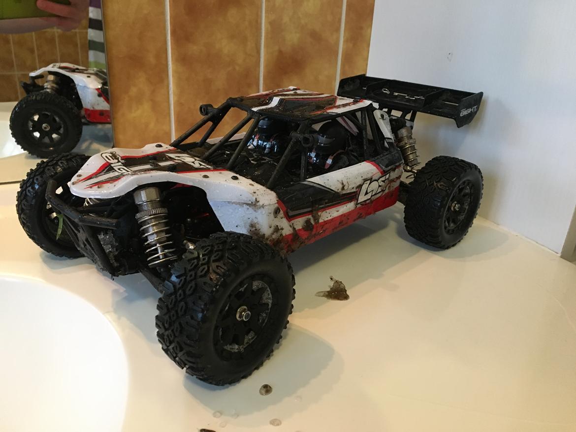 Buggy Losi Mini 8ight DB - Efter 1. tur - i sne/mudder vejr  billede 2