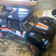 Off-Roader Axial yeti score trophy truck 