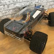 Off-Roader Traxxas E-maxx basher
