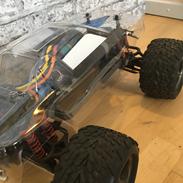 Off-Roader Traxxas E-maxx basher