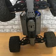 Off-Roader Traxxas E-maxx basher