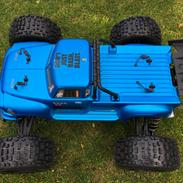 Truck Arrma Notorious 6S BLX Stunt Truck