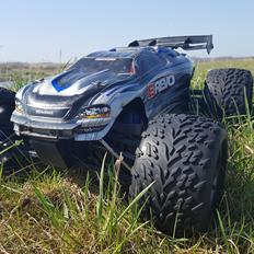 Bil TRAXXAS E-REVO 1/8