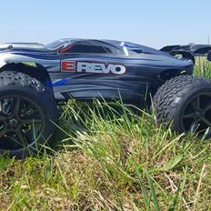 Bil TRAXXAS E-REVO 1/8