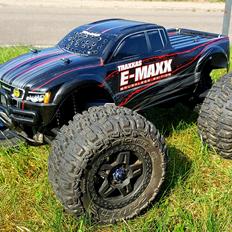 Off-Roader E-MAXX