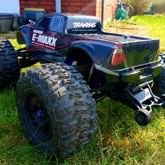 Off-Roader E-MAXX