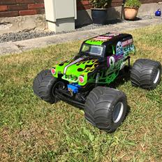 Off-Roader Axial SMT10™ Grave Digger 