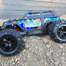 Off-Roader Traxxas Summit 1/16