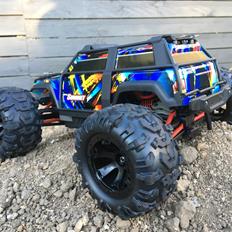 Off-Roader Traxxas Summit 1/16