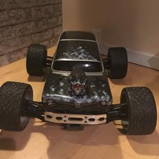 Off-Roader Traxxas e-maxx lowrider