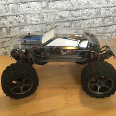 Off-Roader Traxxas E-maxx basher