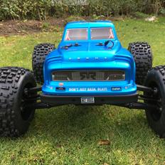 Truck Arrma Notorious 6S BLX Stunt Truck