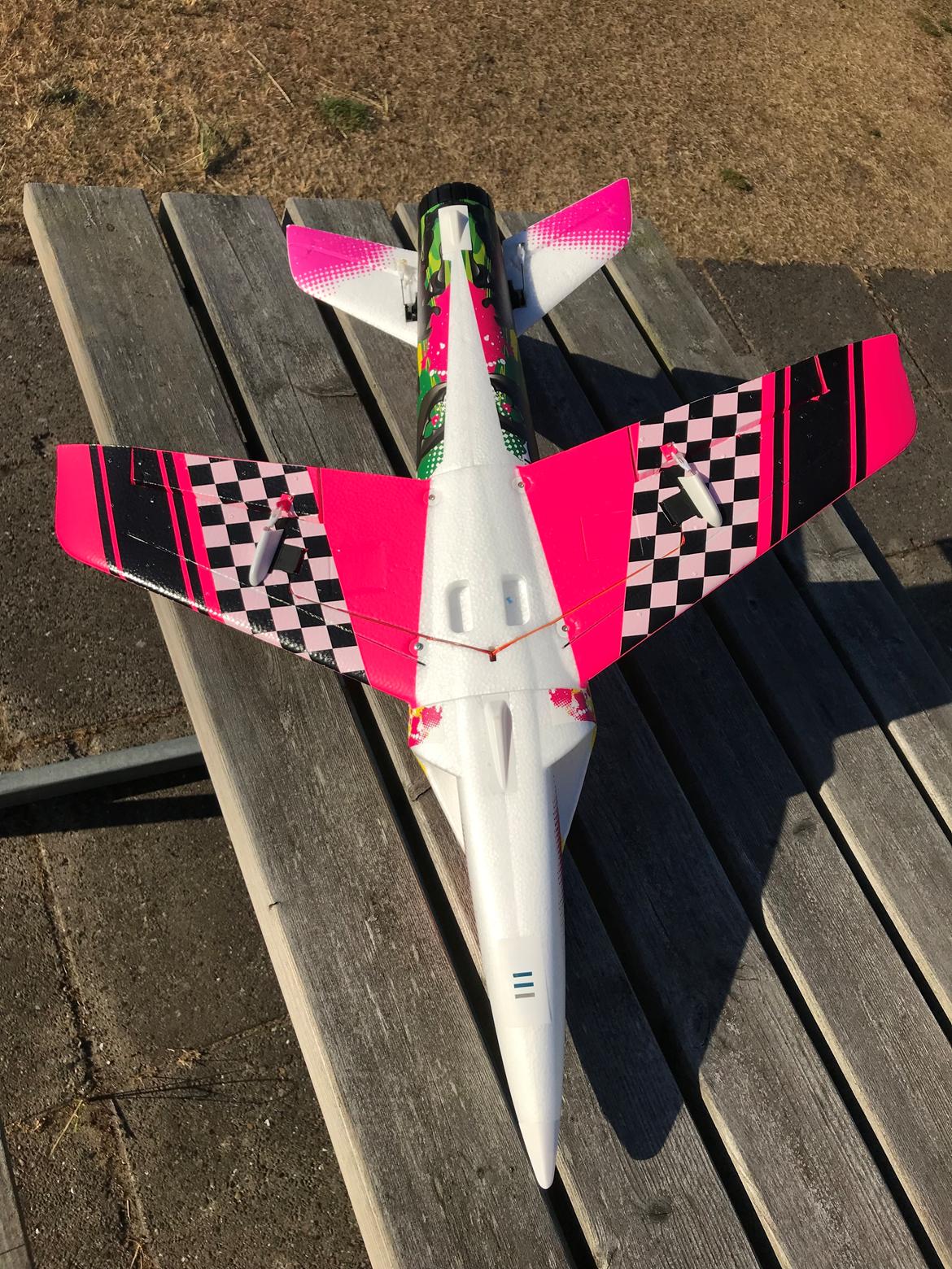 Fly Stinger 64 MK2 4S EDF Sport Jet  - Bunden har også fine farver billede 5