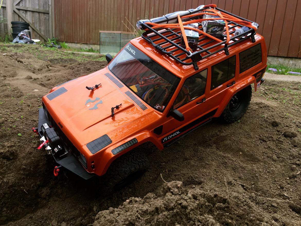 Truck SCX10-II - 2000 Jeep Cherokee - Builder´s Kit - Der mangler en masse udstyr på toppen  billede 4