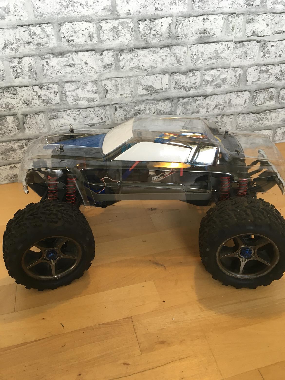 Off-Roader Traxxas E-maxx basher billede 1