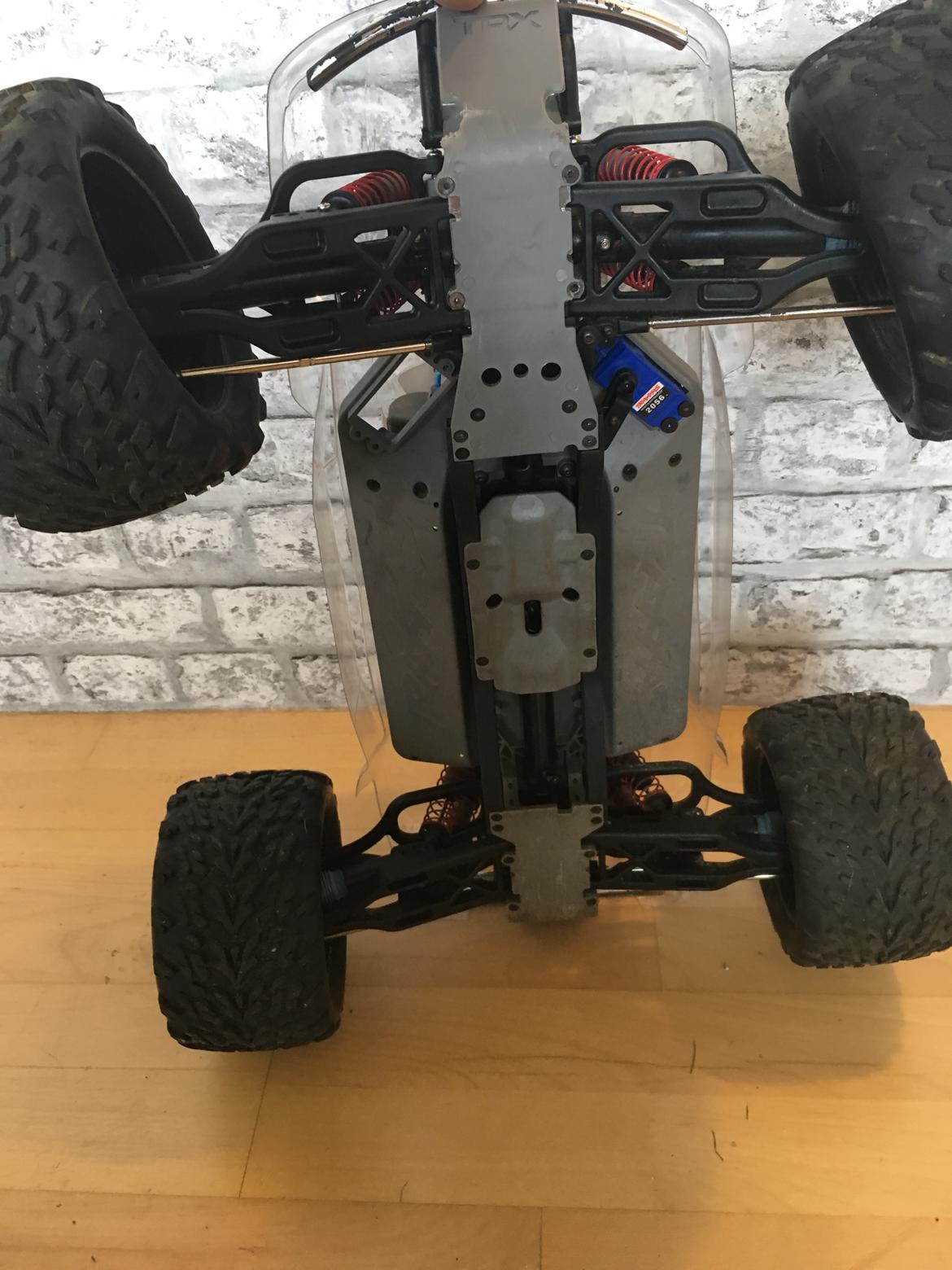 Off-Roader Traxxas E-maxx basher billede 5