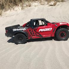 Bil Traxxas Unlimited Desert Racer