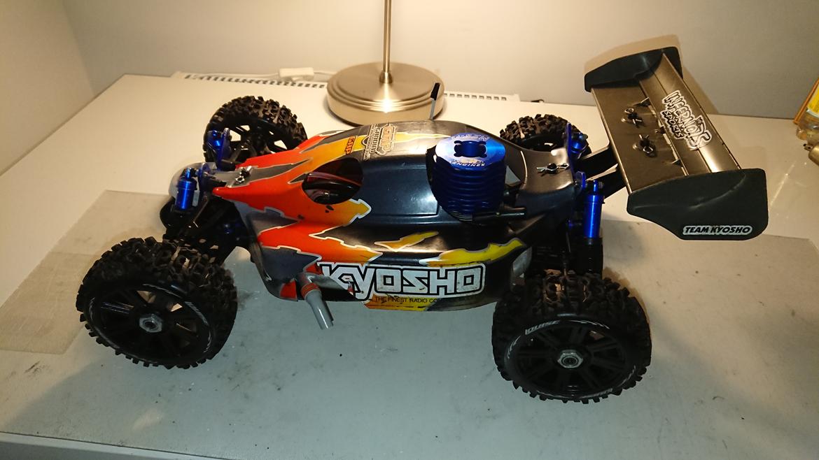 Buggy Kyosho Inferno 28 Nitro billede 6