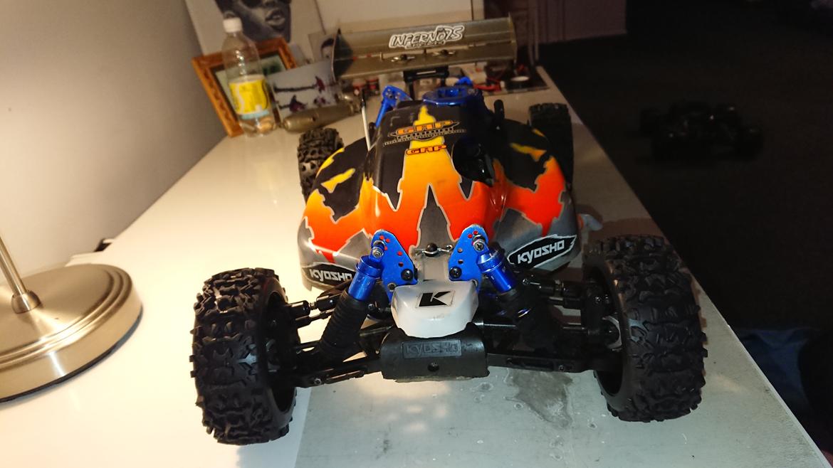 Buggy Kyosho Inferno 28 Nitro billede 8