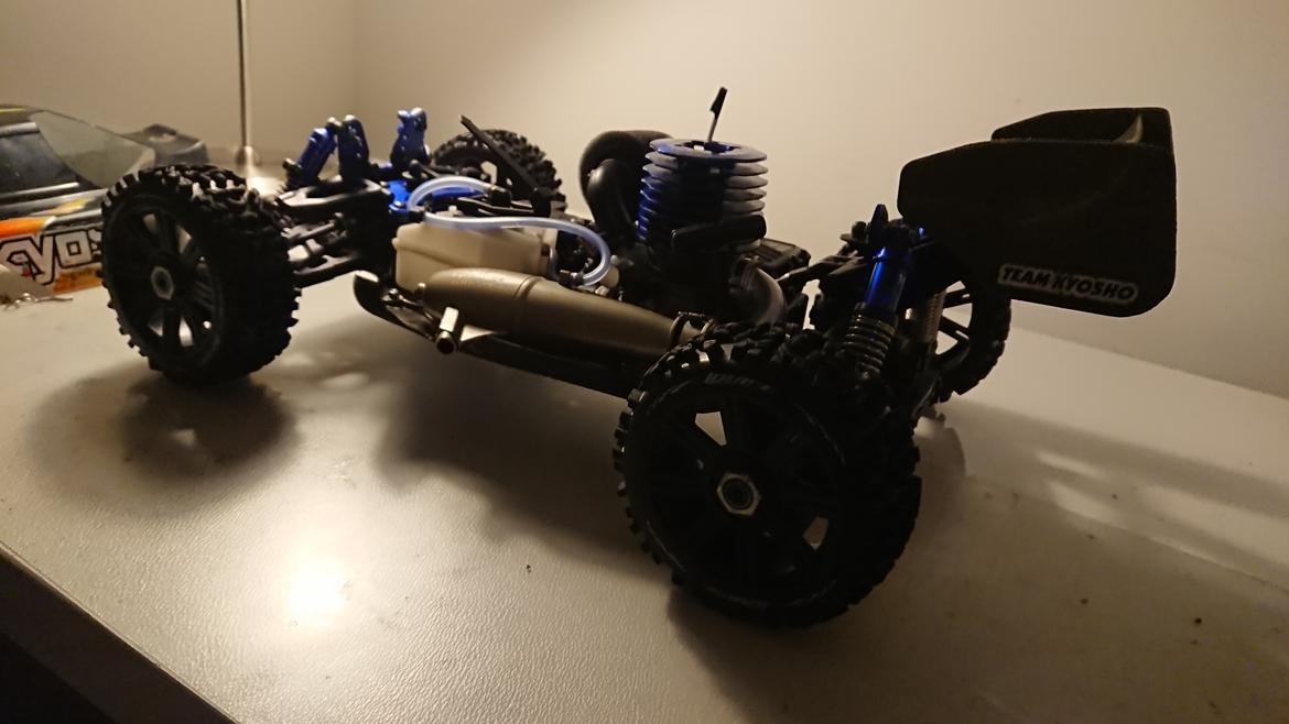 Buggy Kyosho Inferno 28 Nitro billede 10