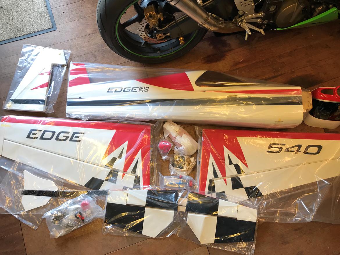 Fly Edge 540 35 ccm Goldwing - Det er alt der var i kassen så er det bare at samle billede 6