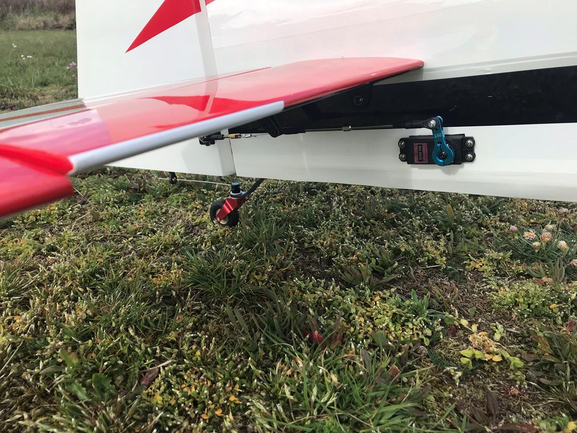 Fly Edge 540 35 ccm Goldwing - Højderor servo med alu arm billede 30