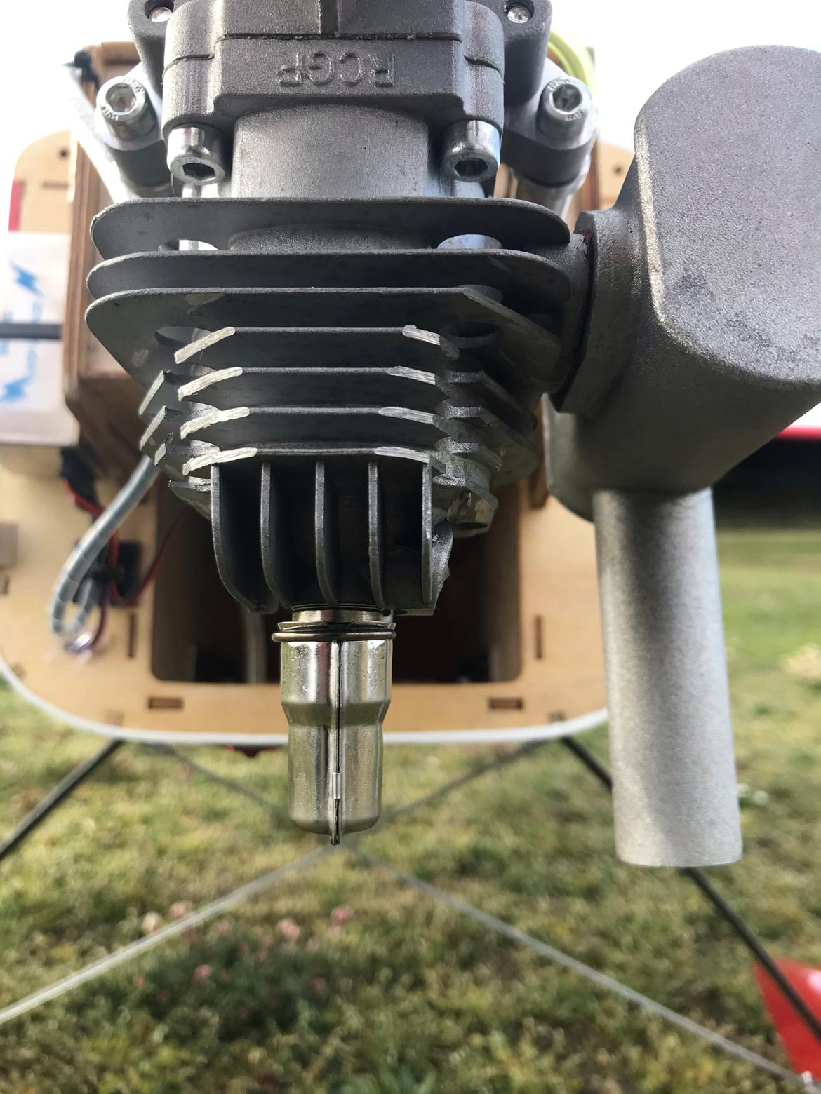 Fly Edge 540 35 ccm Goldwing - Nogle af køleripper at tilpasset så det ikke fylder så meget inden under cowling billede 31