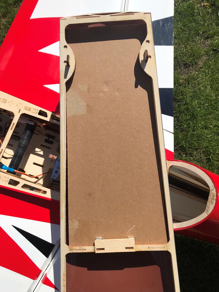 Fly Edge 540 35 ccm Goldwing - Bund lavet af hårdt pap (det flyet kom i)  billede 39