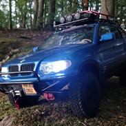 Off-Roader Axial scx10ii kit ( BMW X5 )