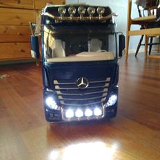 Lastbiler Mercedes-Benz Actros 3363