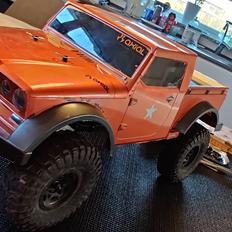 Off-Roader Axial SCX10 Jeep Nukizer