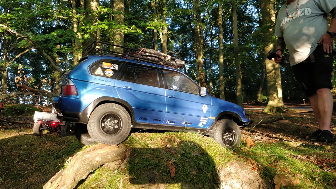 Off-Roader Axial scx10ii kit ( BMW X5 ) billede 8