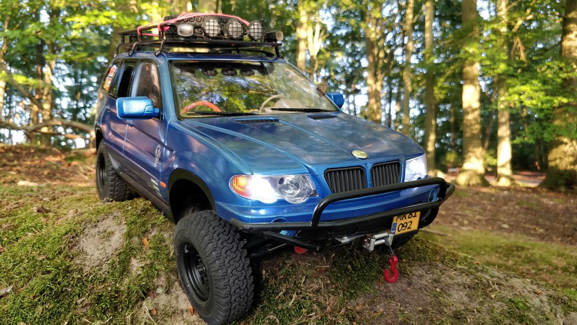 Off-Roader Axial scx10ii kit ( BMW X5 ) billede 7