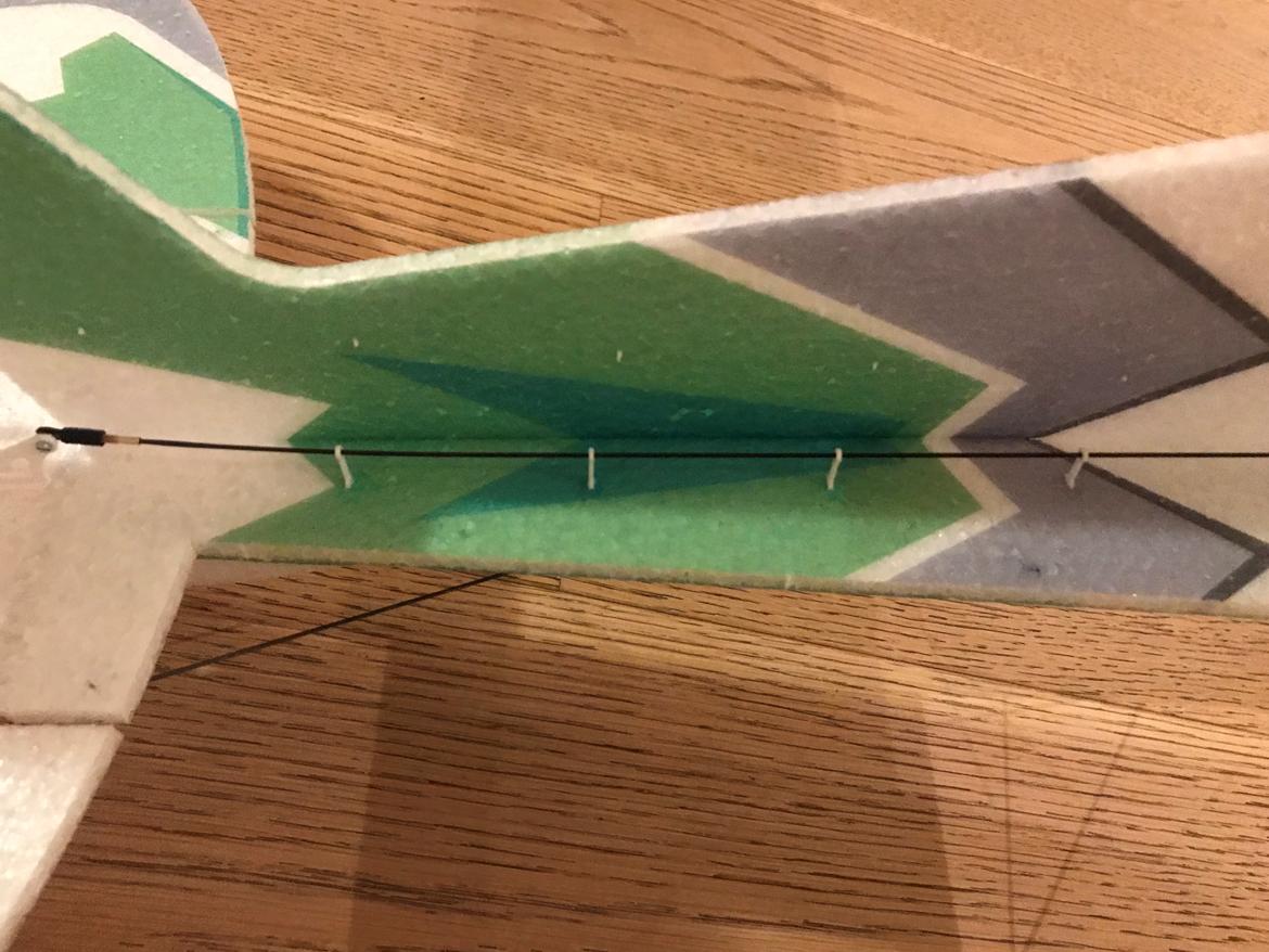 Fly Multiplex FunnyCup - Kulfiber trækstænger til højde/side ror billede 15