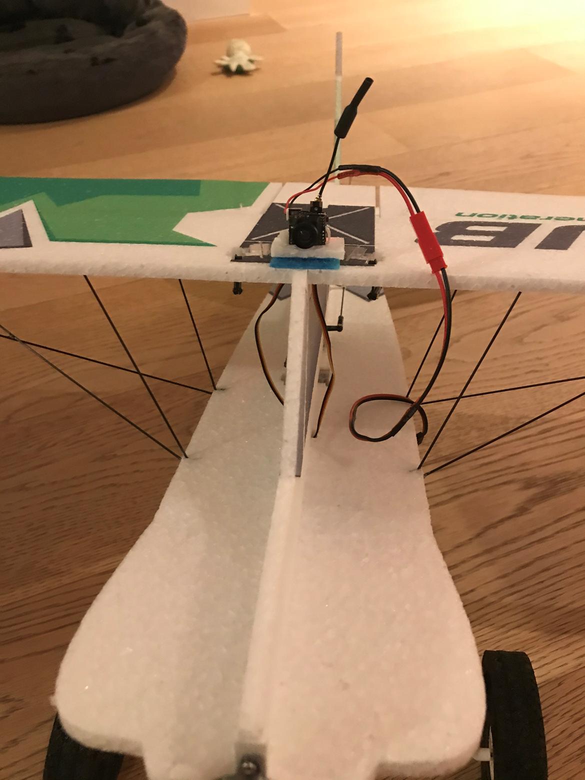 Fly Multiplex FunnyCup - Det lille video kam. med FPV sender på 25 mW billede 16