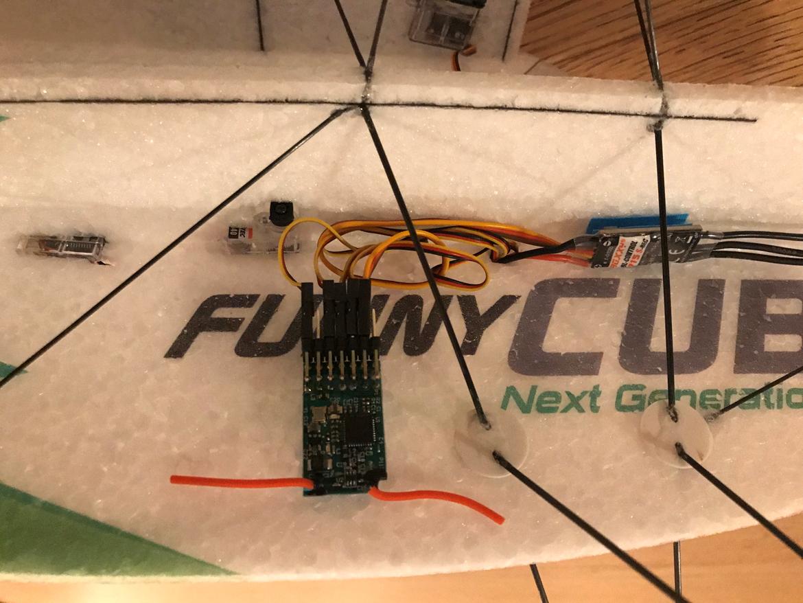 Fly Multiplex FunnyCup - Den lille 6K modtager uden plasthus pga. vægt billede 14