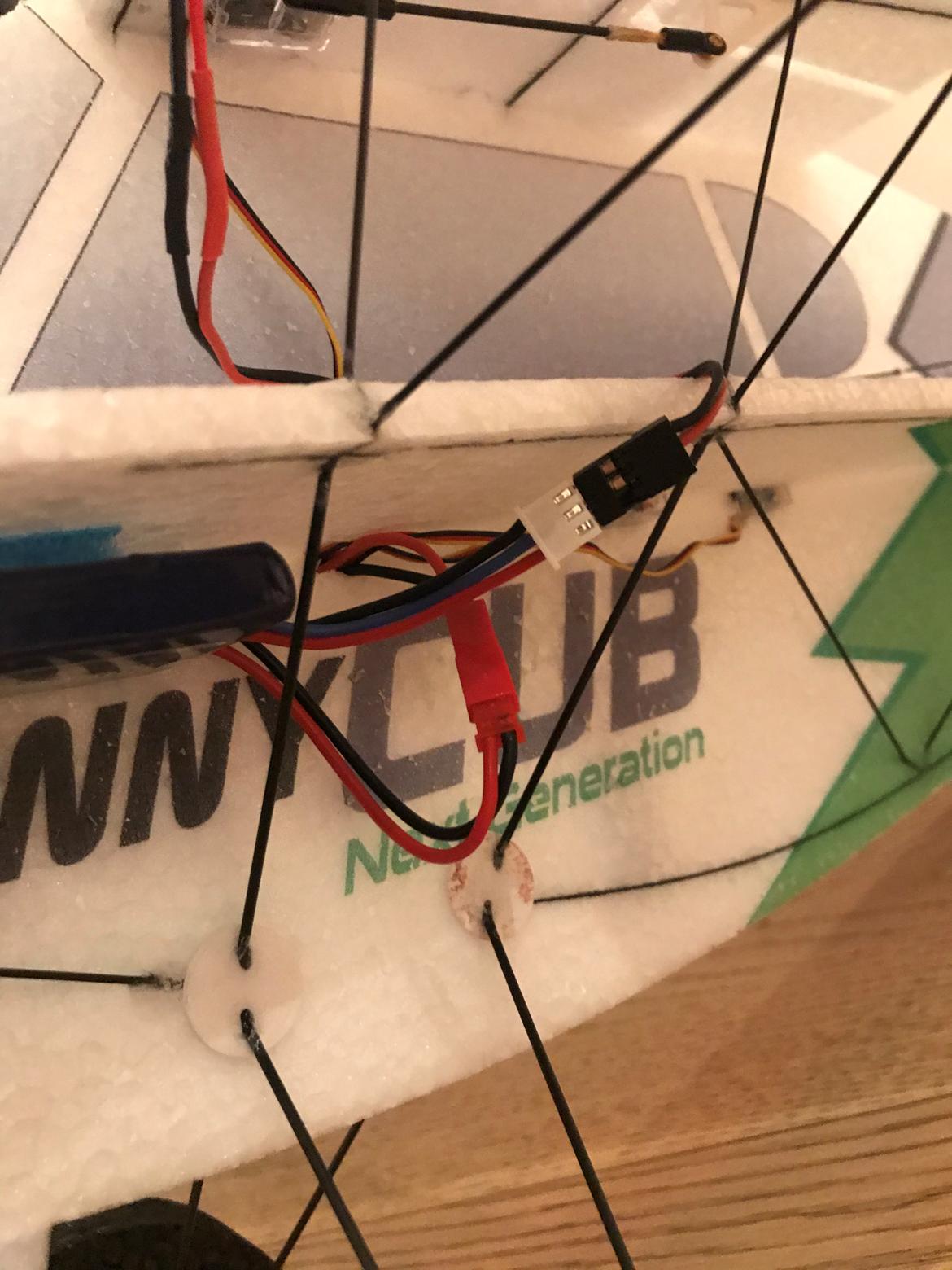 Fly Multiplex FunnyCup - FPV kam. skal min ha 5 volt lavet et lille stil så det fås fra det 2S lipo batt billede 17