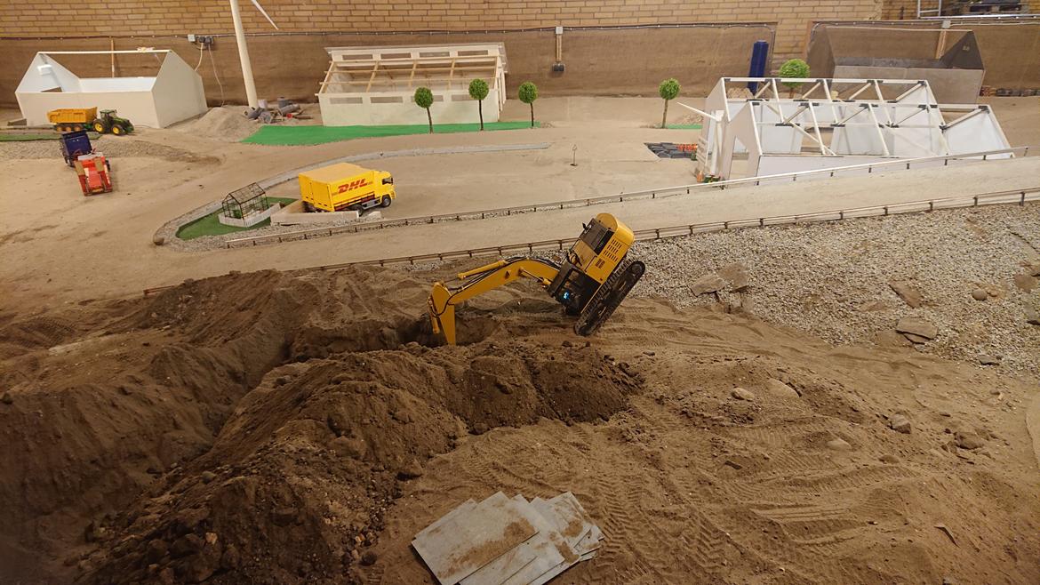 Maskiner Magom 330D  - Det var hårdt det jord den fik fat i der...  billede 3