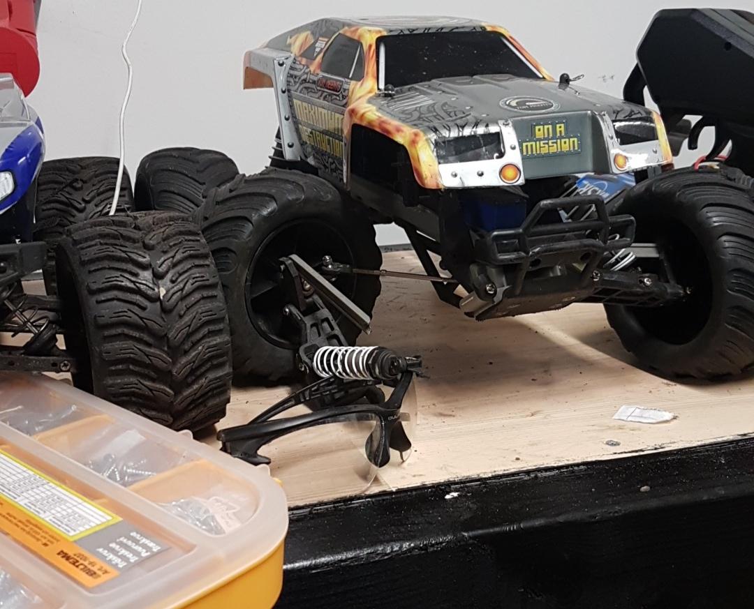 Truck Traxxas maximum destruction 2wd - lige efter lidt Freestyle skønt når ting lever op til deres navn 😂 billede 11