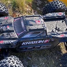 Off-Roader Arrma kraton 8s exb 