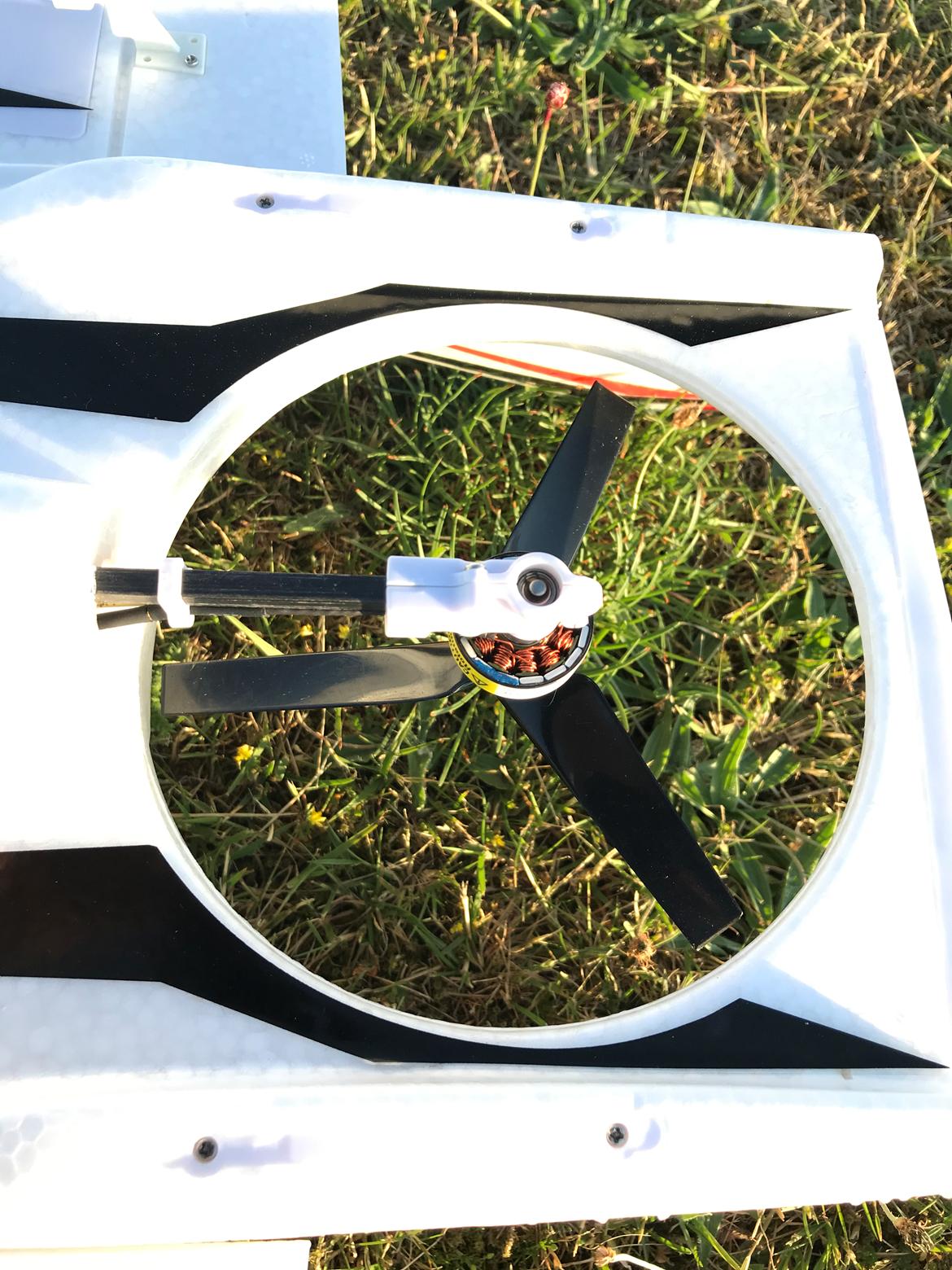 Fly Convergence VTOL - hale motor kun on i drone mode billede 7