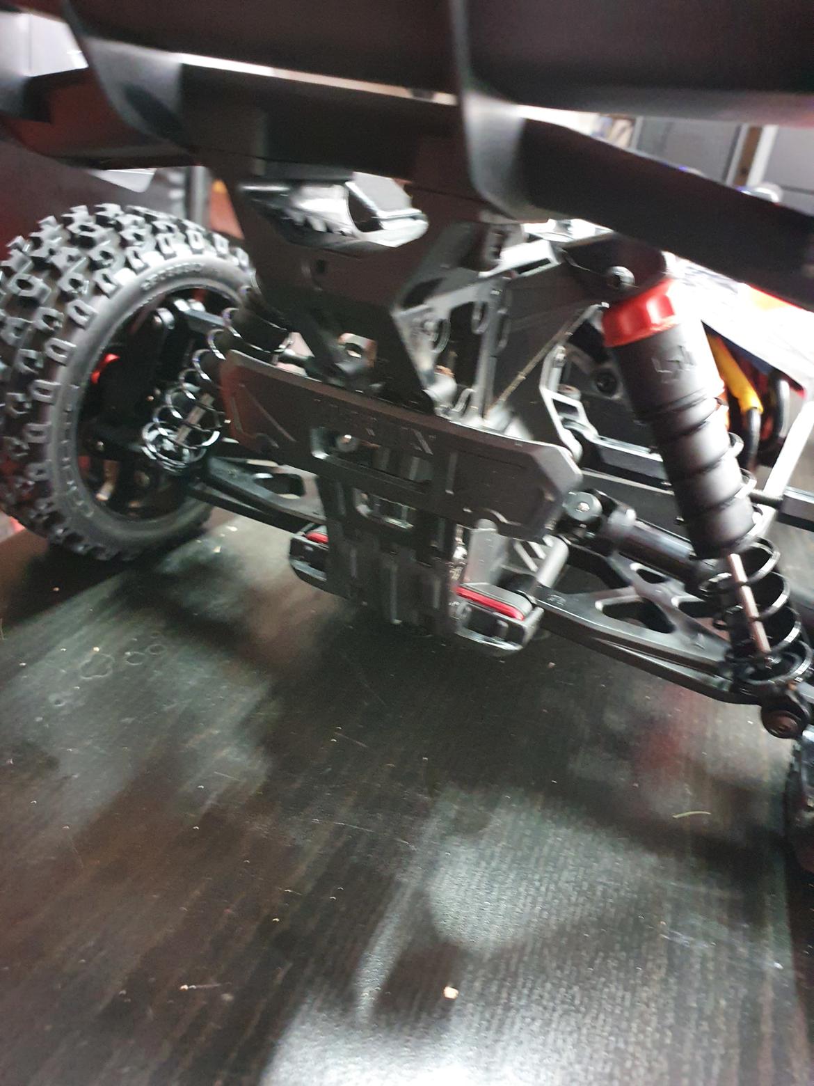 Buggy Arrma Typhon 4x4 3S BLX billede 6